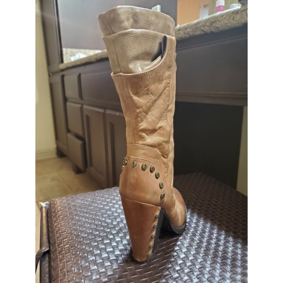 Boots - Picture 3 of 4